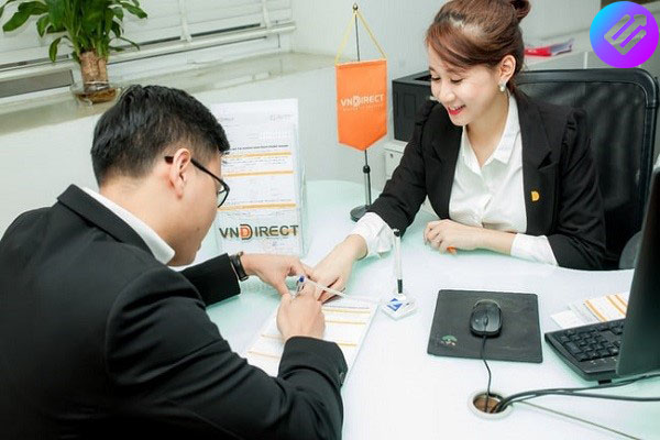 Đội ngũ VNDIRECT luôn sẵn sàng tư vấn, hỗ trợ các nhà đầu tư